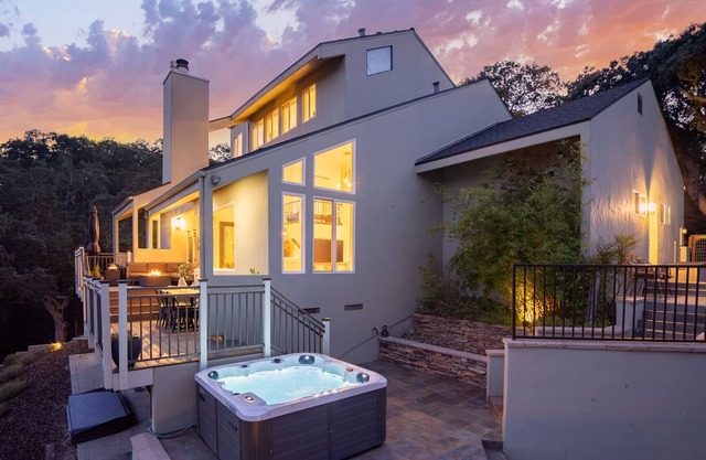 The Mokum House: Amazing Views, Hot Tub, Pets OK