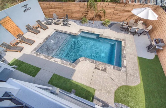 The Monty #1-Luxury stay near the Riverwalk, walkable to many local hot spots!