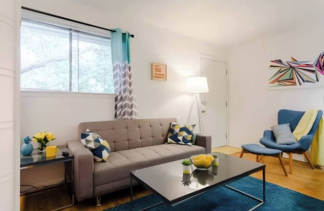 The Nomad | Colorful Escape | Central | Sleeps 3