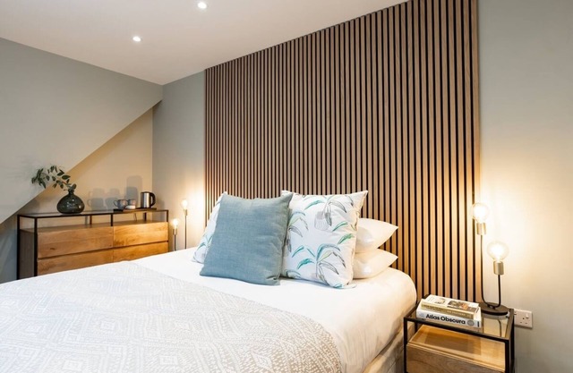 The Oxford Lodge Wadham Room | Oxford Holiday Let | 1 Bed & Sleeps 2