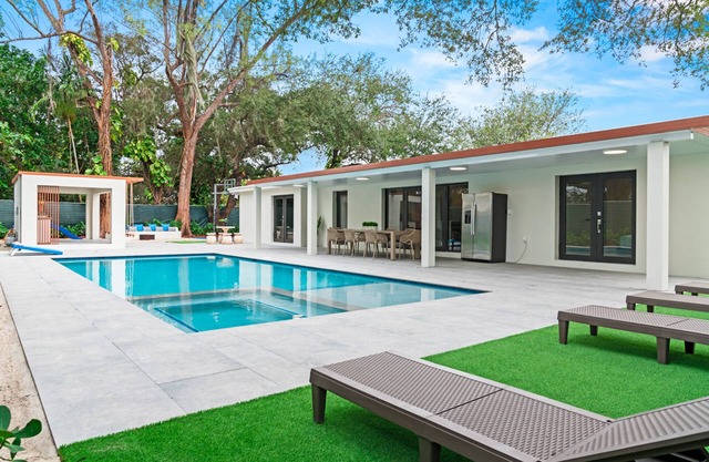 The Palace Pickleball Heated Pool/Jacuzzi game Room