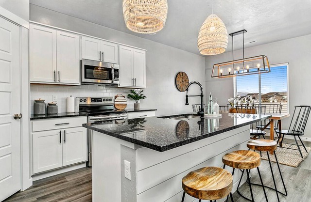 ☼ THE PALM HOUSE ☼ At Meridian - New Home in great location!