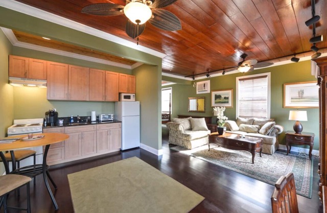 THE PALMER SUITE AT OLD COLORADO INN (ADA ROOM)