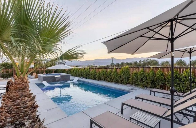 The Palms - Pool, Spa, BBQ, Games, Mountain Views