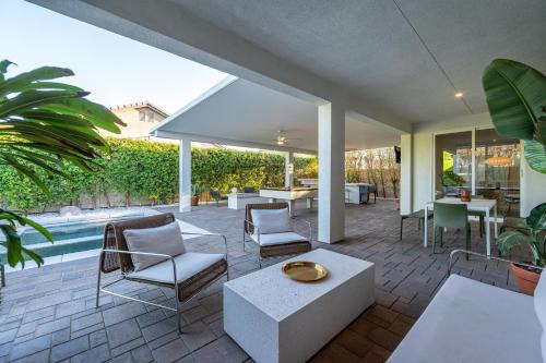 The Palms - Secluded Garden Oasis