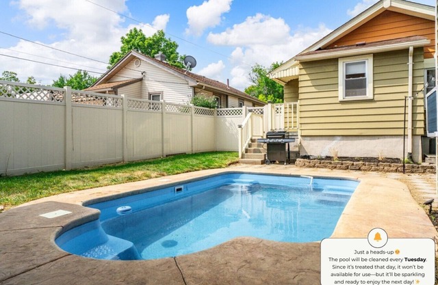 The Paper Plane: Pool|Sauna|Poker Room|Sleeps 8