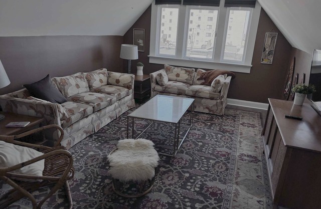 The Peak! Mt Washington - Large 2bd Apt w/A View!