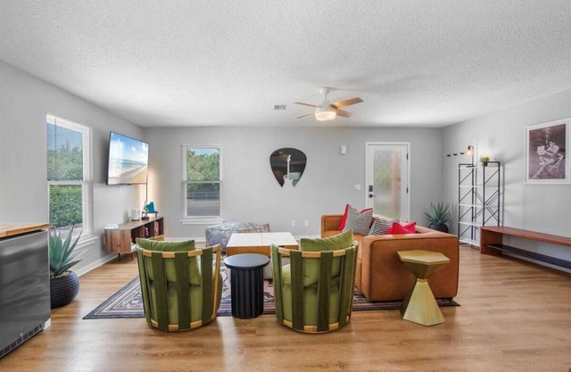 The Pick - Hot Tub - Walk to Amp, Mins to Beaches and Historic Downtown