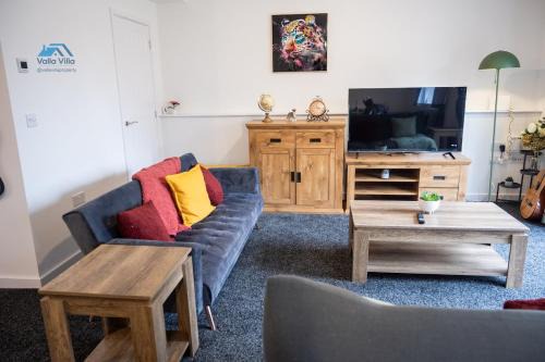 The Pines Villa 1 , Brand New 3BR , Home Cinema, Games & EV , Parking for 4 , Sleeps 10