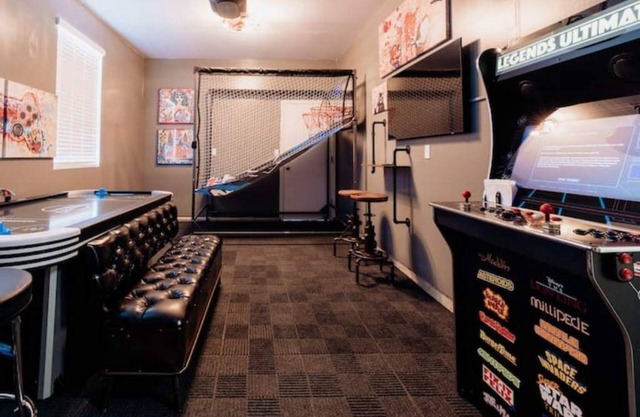 The Playful Fox- W/Game Room