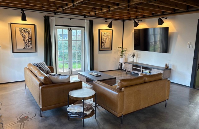 The Podium - Oatlands Accommodation - Tasmanian Cottage