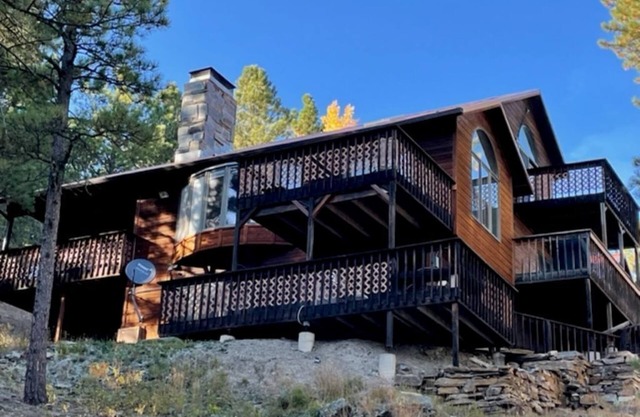 The Ponderosa Secluded Cabin 5 miles to Lake Pactola! Central air! Hot tub!WIFI!