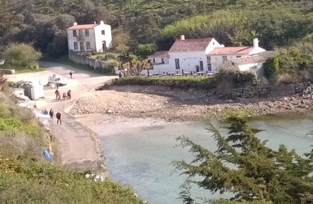 The Port of Millstone, island of Yeu, house with garden pets allowed