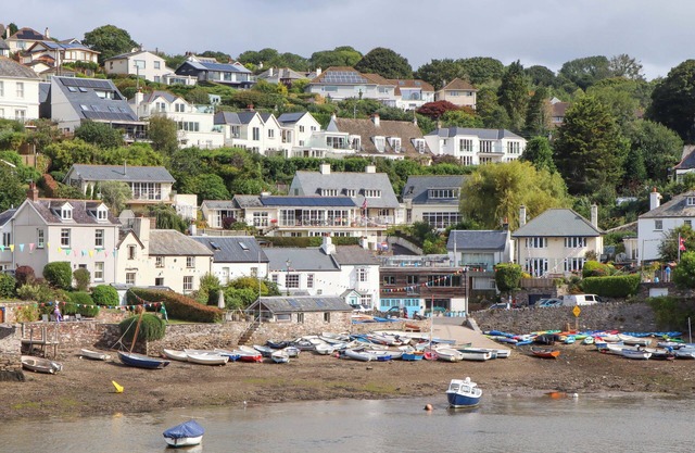 THE PORTHOLE, pet friendly, with open fire in Newton Ferrers