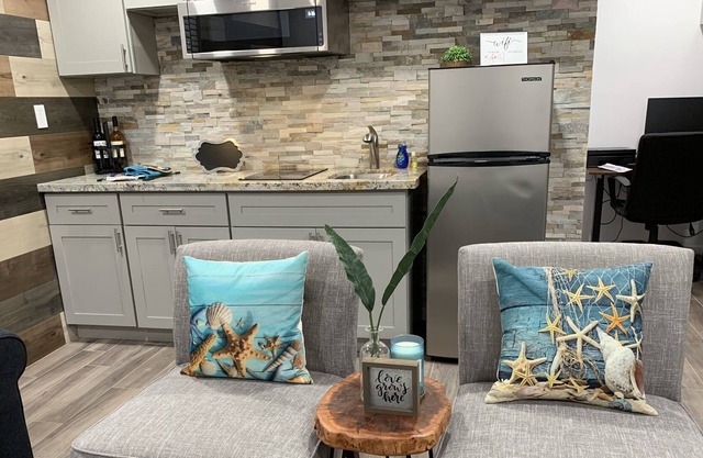 The Ranch Studio w/Pool View