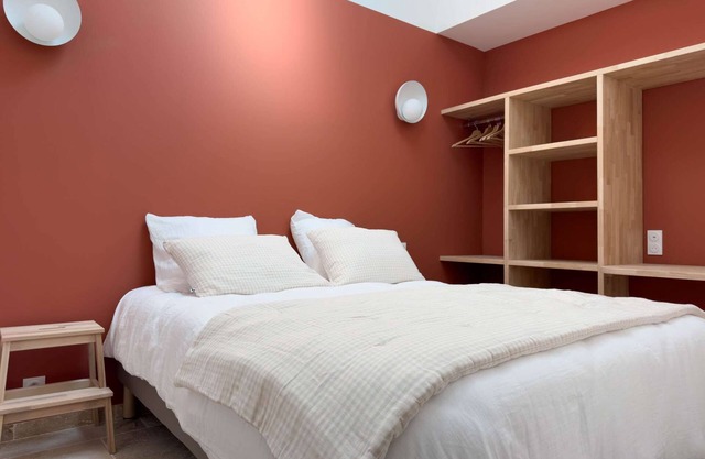 The Red Duplex - a unique apartment with a spa in the heart of the Aigues-Mortes ramparts!