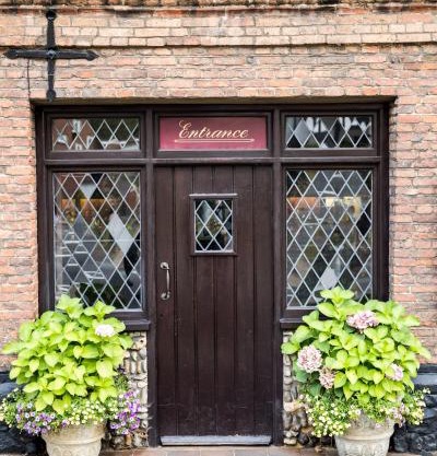 The Red Lion Eaton