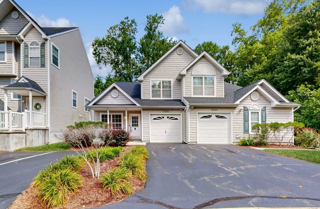 The Reserves of Nassau townhome w/shared pool, W/D & free WIFI