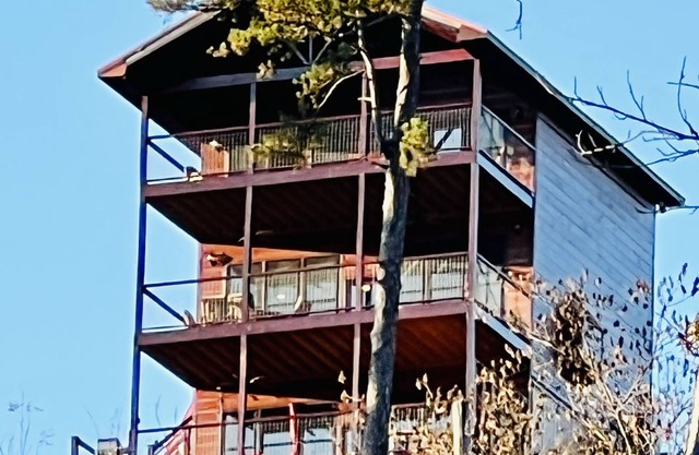 The Retreat at Cavies Cove~Custom Construction with AMAZING VIEW!