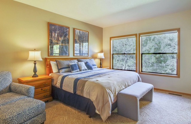 The Ridge at Sunriver - Condo #44 - Access provided to onsite seasonal swimming pool & tennis facilities, year-round hot tub plus 4 bikes