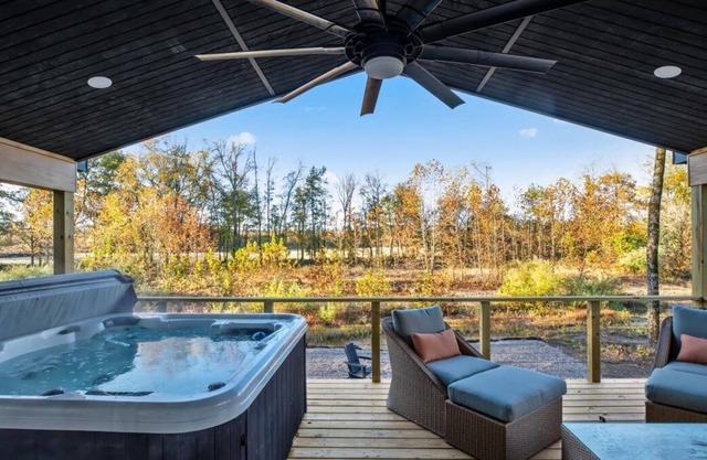 The River Place (Hot Tub, Modern, Views, Honeymoon)