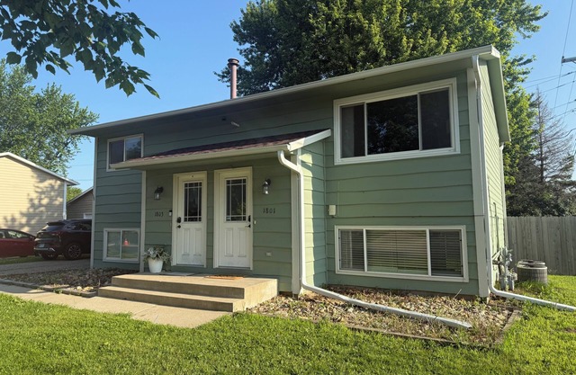 The Rochester Rambler - Downstairs with Own Backyard!