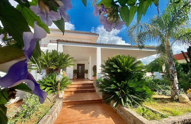 The Rosa's Luxury House