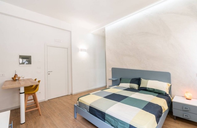 The Roses of Alba - Grey Apartment