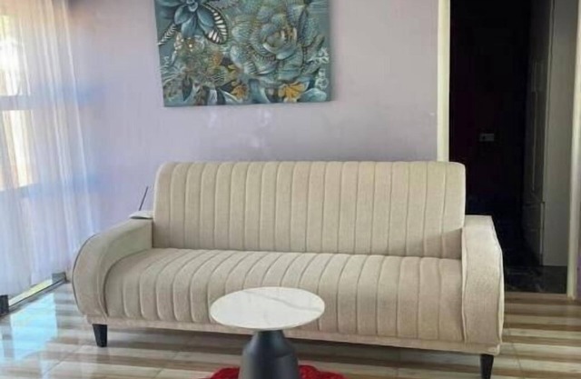 The Royal Bothy. Serene, secure and central 3-bed BnB in Selborne Park Bulawayo