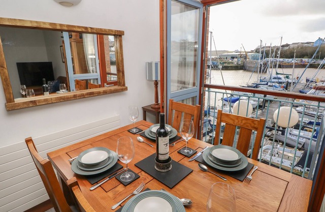 THE SAIL LOFT, pet friendly in Milford Haven