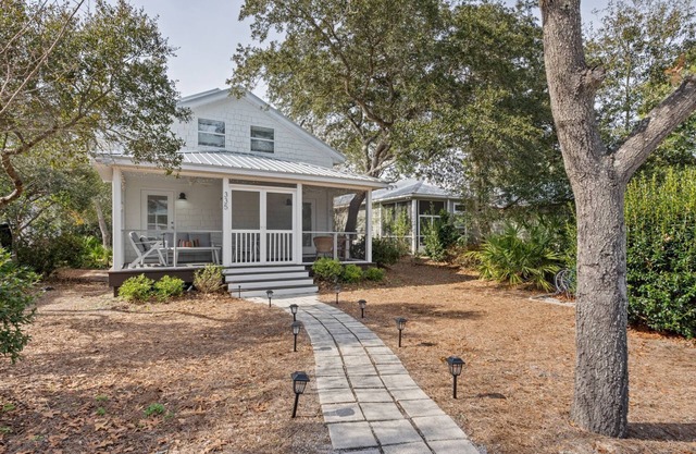 The Salty Pig- Dog Friendly- 4 Bikes Included