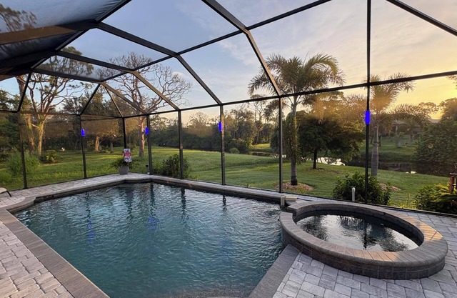 The Sanctuary - Private Pool+Spa Vacation Home - Only 5 Minutes To The Gulf Coast!