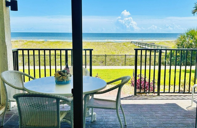 The Seahorse, a beach paradise with swimming pool!