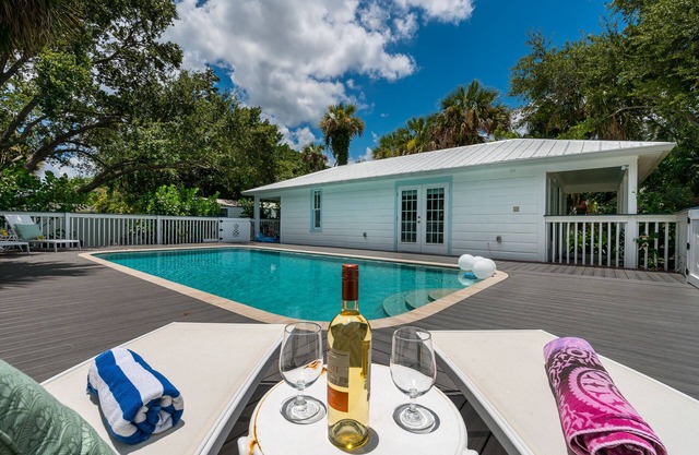 The Seaside Treasure *Sparkling Pool w Guesthouse*