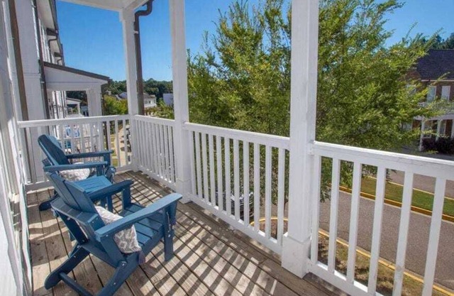 The Southern, Multi-family HOME 2 miles to the Square & Campus!