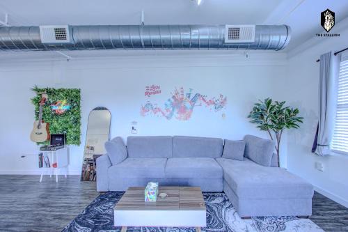 The Stallion #305 - Walk to Attractions - Modern Spacious 1BD Loft in Memphis Downtown