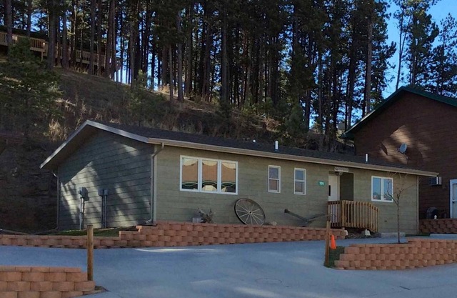 The Stony Ridge is a 3 bedroom/2 bath home located in the town of Hill City!