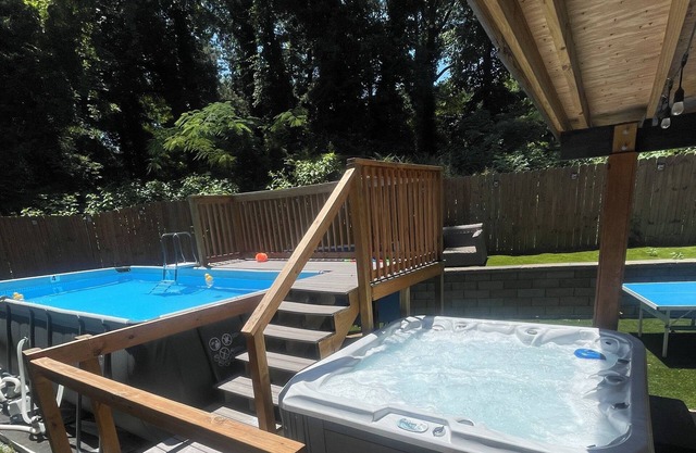 The Super House, 5 to Airport, Swimming Pool, Hot Tub, Pool table, mini resort!