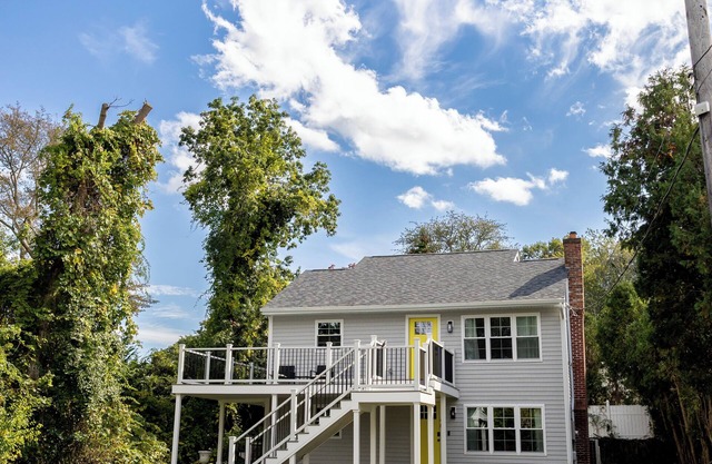 The Sweet Escape – Stylish Beach Retreat in Padanaram w/private beach access