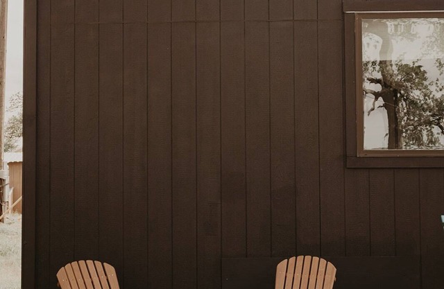 The Syrah-Country Meets Glam