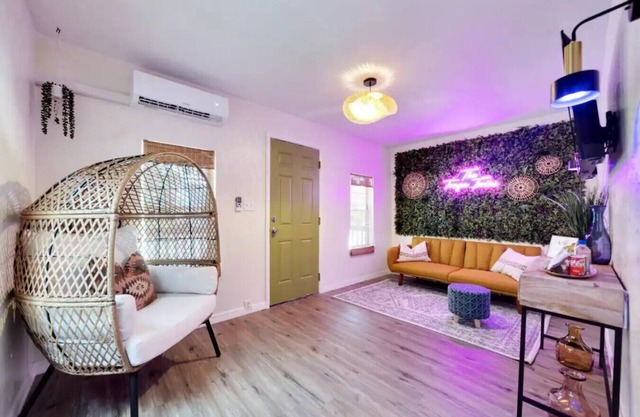 The Tampa Twins | Urban Oasis