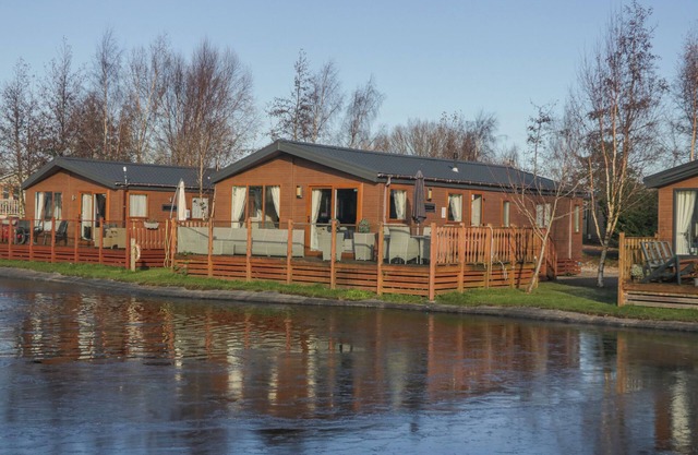 THE THREE BEARS LODGE, CONISTON DRIVE 11, pet friendly in Warton