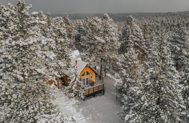 The Timber A-Frame Retreat ✦ Spacious Deck ✦ Hot Tub & BBQ