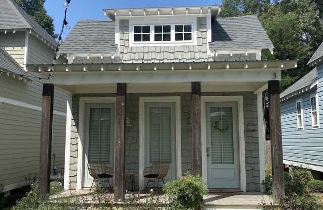The Tree House, A Downtown Auburn Cottage In A Quaint Setting!