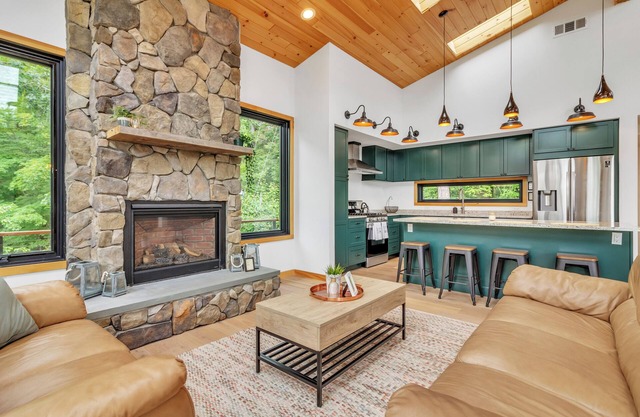 The Tree House on Lake George: Lakefront home with private dock!