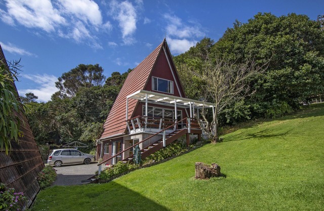 The Tree House Wairoro Park - Russell Holiday Home