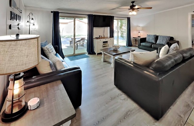 The Ultimate Put-in-Bay Getaway! Private 3BR 2BA Home Pool Access