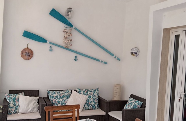 The veranda of the blue oars