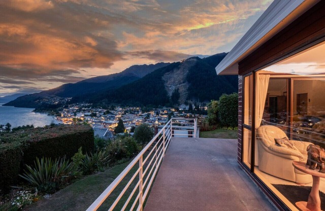 The view of Queenstown - 4 bed, 2.5 bathroom house