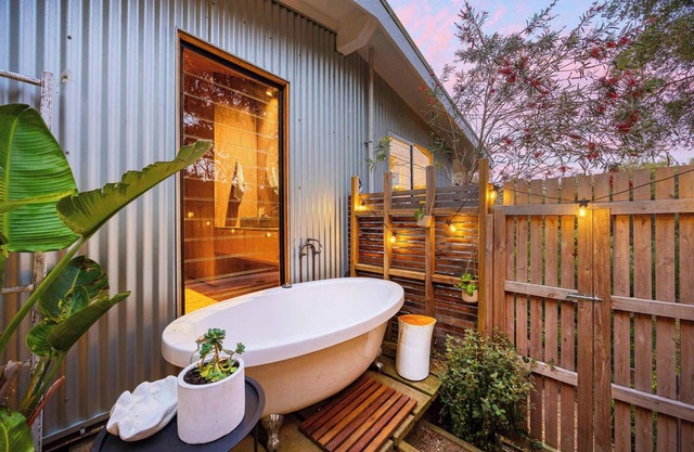 The Wanderer | Couples Retreat with Outdoor Bath